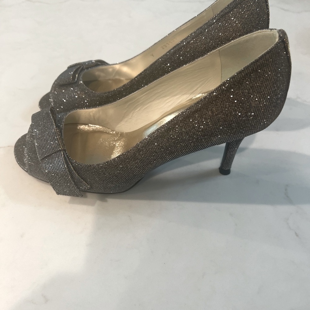 Size 9 Wide Stuart Weitzman Bowover Open Toe Pump… - image 3
